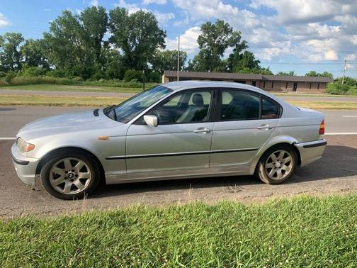 2004 BMW 325 i for sale in Kansas City, KS - image 2