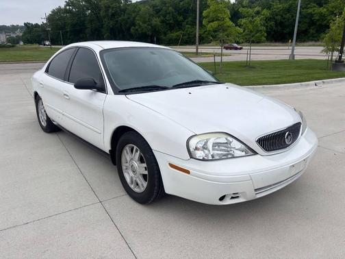 White 2005 Mercury Sable GS 4dr Sedan