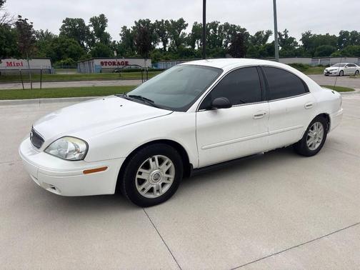 White 2005 Mercury Sable GS 4dr Sedan