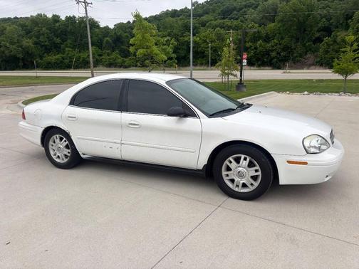 White 2005 Mercury Sable GS 4dr Sedan