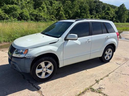 White Water Pearl 2010 Suzuki Grand Vitara Limited