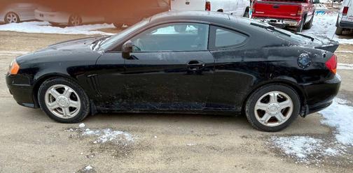 2003 Hyundai Tiburon Base 2dr Hatchback