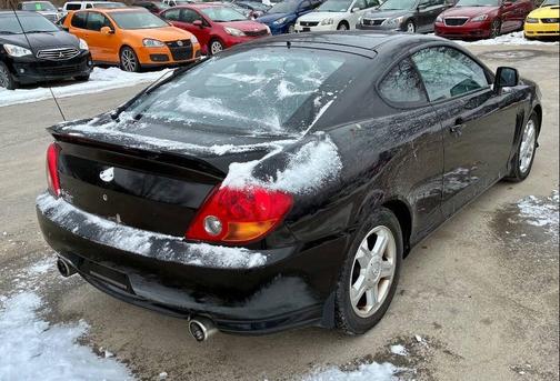 2003 Hyundai Tiburon Base 2dr Hatchback