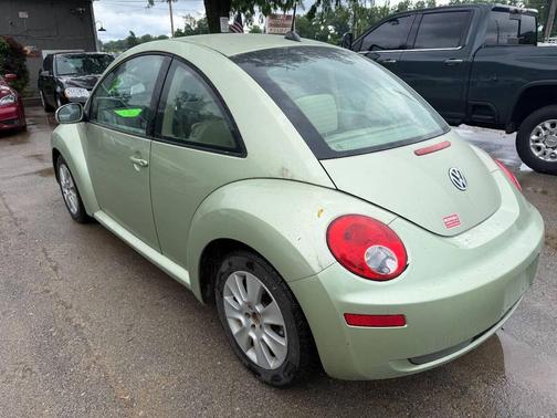 Green 2008 Volkswagen New Beetle SE