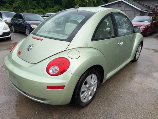 Green 2008 Volkswagen New Beetle SE