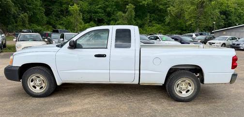 White 2007 Dodge Dakota ST Club Cab