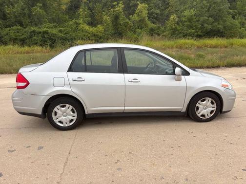 2011 Nissan Versa 1.8 S