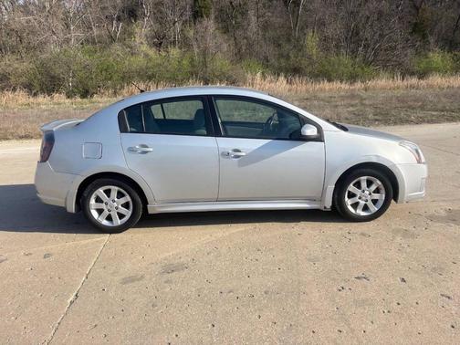 Silver 2010 Nissan Sentra 2.0 SR