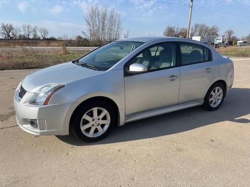 Silver 2010 Nissan Sentra 2.0 SR