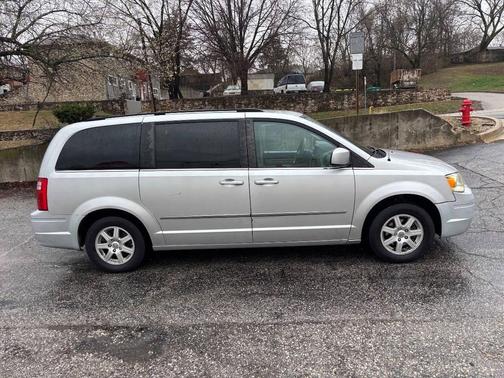 2010 Chrysler Town & Country Touring