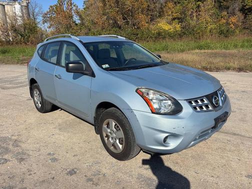 Silver 2014 Nissan Rogue Select S