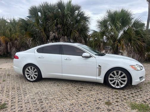 White 2011 Jaguar XF Premium