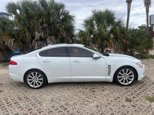 White 2011 Jaguar XF Premium