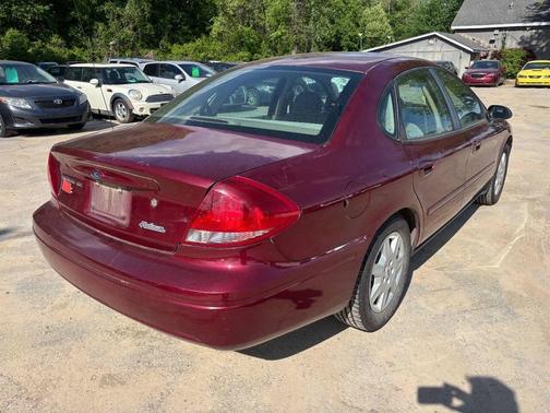 Maroon 2006 Ford Taurus SE 4dr Sedan
