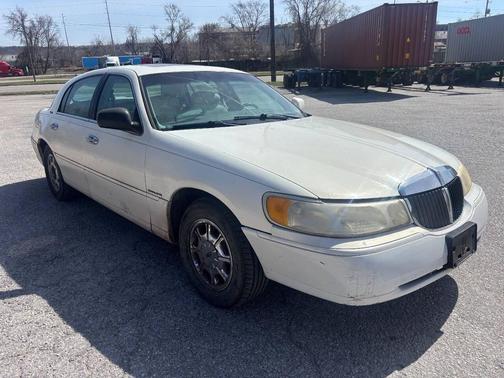 2000 Lincoln Town Car Signature