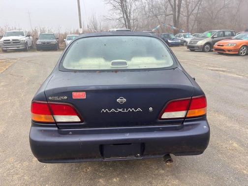 1998 Nissan Maxima SE