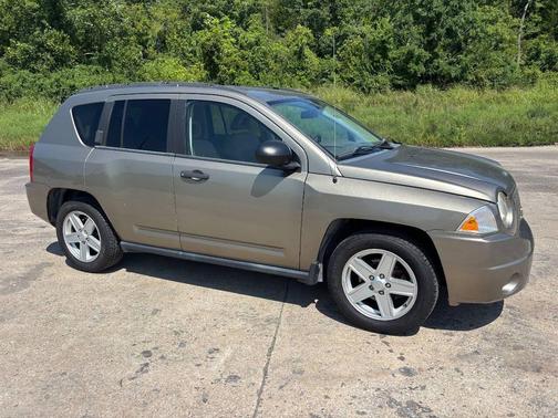 Gray 2007 Jeep Compass Sport