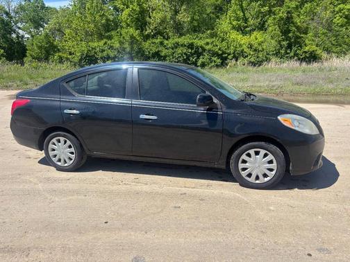 Black 2012 Nissan Versa 1.6 S