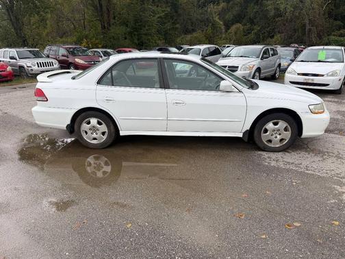 White 2002 Honda Accord SE