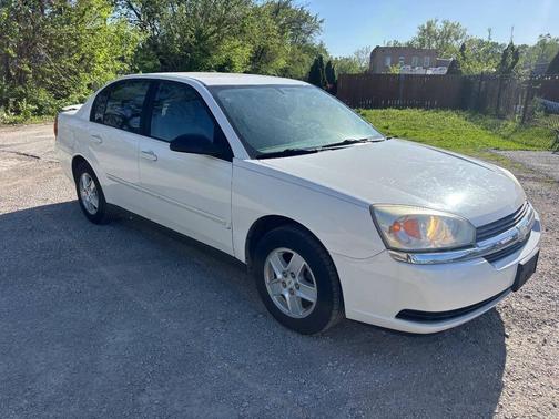 White 2005 Chevrolet Malibu LS