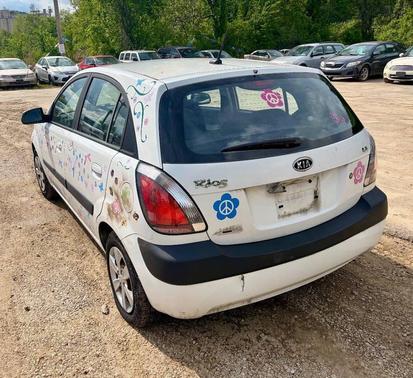 White 2009 Kia Rio5 LX