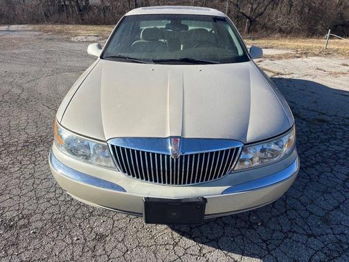 2002 Lincoln Continental Base 4dr Sedan