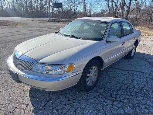 2002 Lincoln Continental Base 4dr Sedan