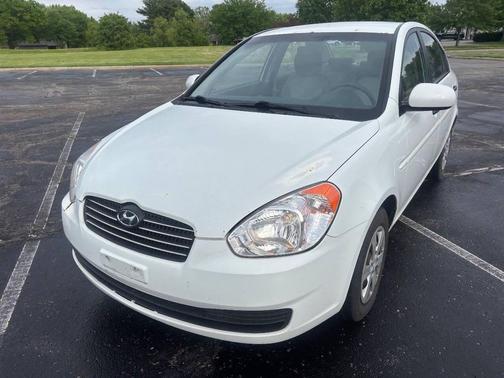 White 2011 Hyundai Accent SE