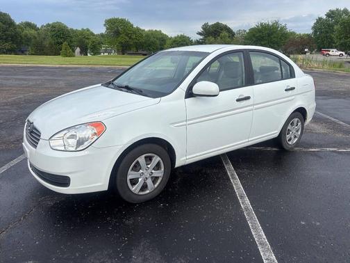 White 2011 Hyundai Accent SE