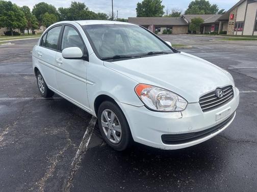 White 2011 Hyundai Accent SE