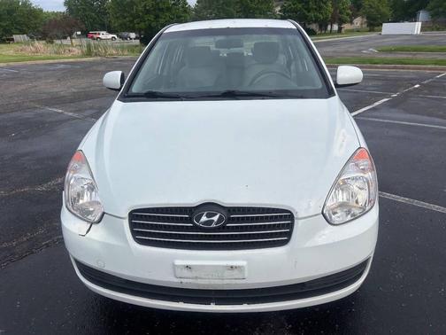 White 2011 Hyundai Accent SE