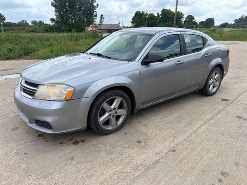 Billet Silver Metallic Clearcoat 2013 Dodge Avenger SE