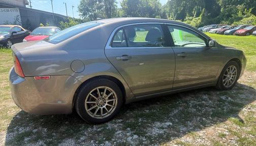 Gray 2010 Chevrolet Malibu LT