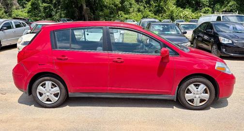 Red 2009 Nissan Versa 1.8 S
