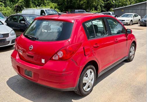 Red 2009 Nissan Versa 1.8 S