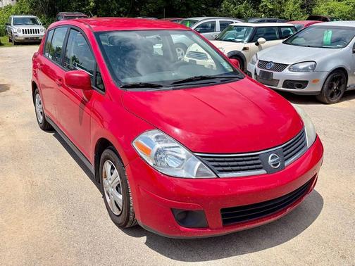 Red 2009 Nissan Versa 1.8 S