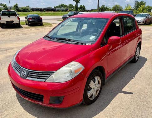 Red 2009 Nissan Versa 1.8 S