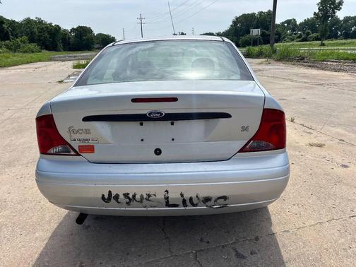 CD Silver Clearcoat Metallic 2002 Ford Focus SE