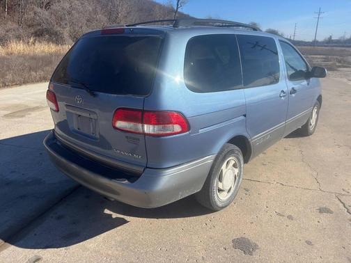 2003 Toyota Sienna XLE