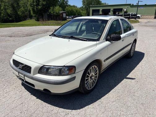 White 2002 Volvo S60 2.4T