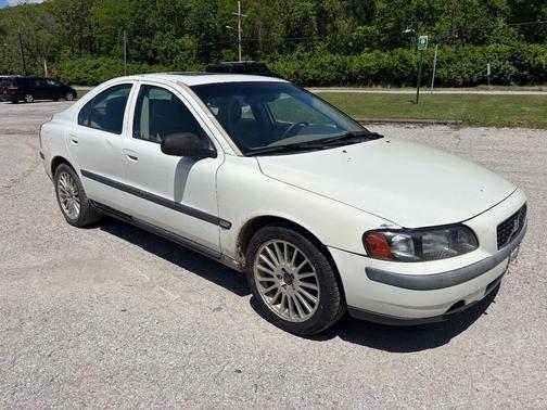White 2002 Volvo S60 2.4T