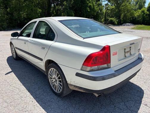 White 2002 Volvo S60 2.4T