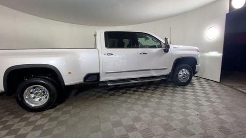 2025 Chevrolet Silverado 3500 High Country