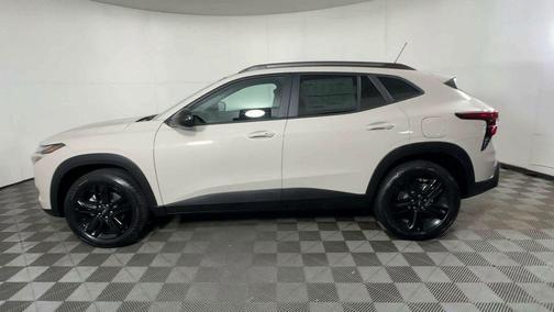 White Sand 2026 Chevrolet Trax ACTIV