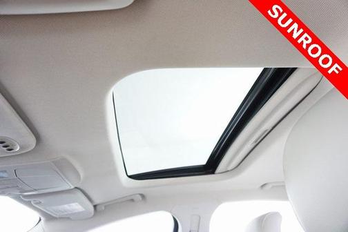 Photo 2 of 33 of 2015 Ford Fusion Titanium