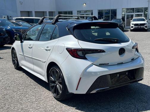 Wind Chill Pearl / Midnight Black Metallic 2023 Toyota Corolla Hatchback XSE