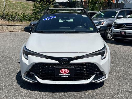 Wind Chill Pearl / Midnight Black Metallic 2023 Toyota Corolla Hatchback XSE