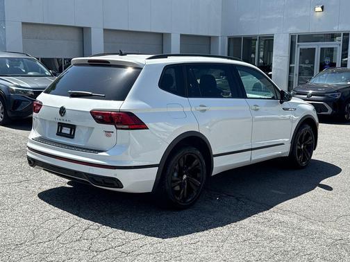 Opal White Pearl Effect 2024 Volkswagen Tiguan 2.0T SE R-Line Black
