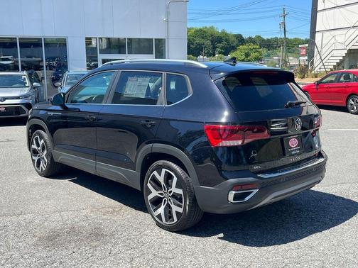 Deep Black Pearl Effect 2023 Volkswagen Taos 1.5T SEL