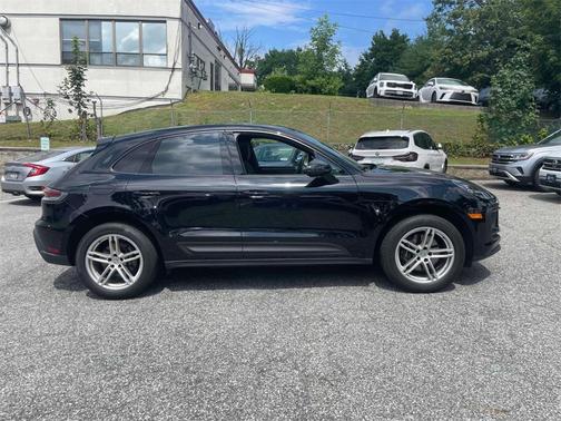 2022 Porsche Macan Base